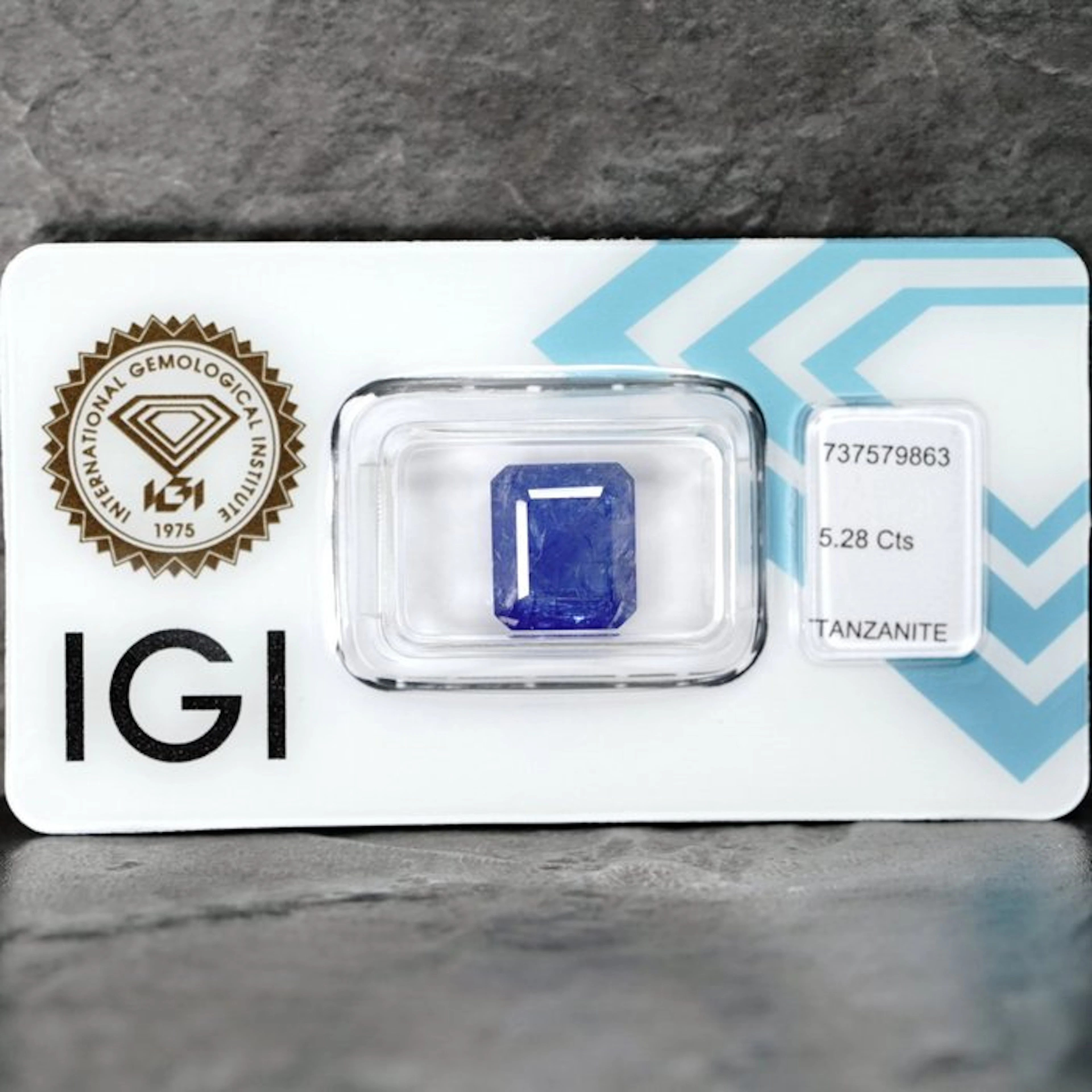 No reserve price - 1 pcs Blue