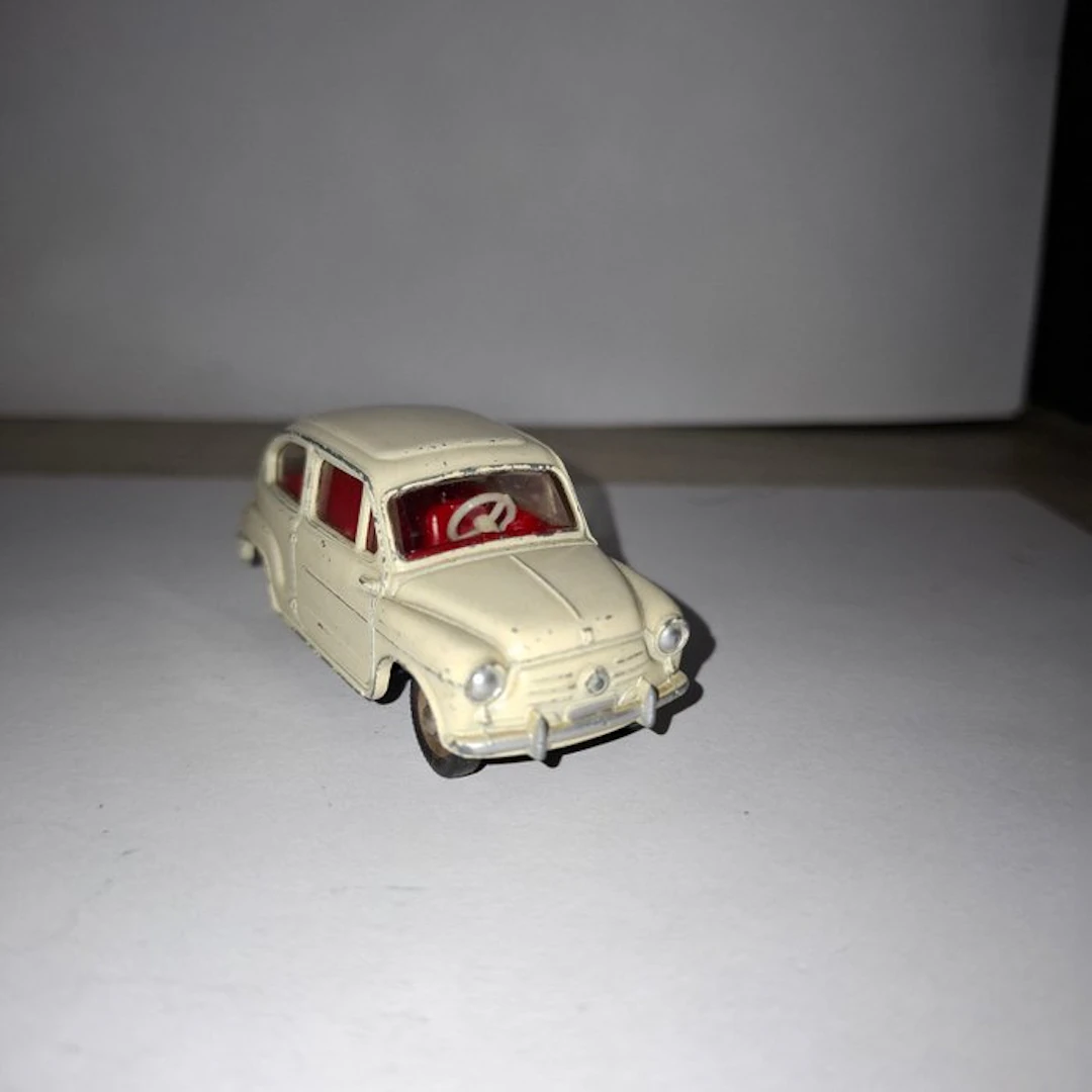 Dinky Toys 1:43 - Model car - Fiat 600
