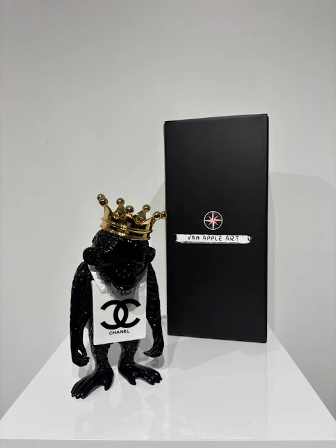 Van Apple - Fashion Monkey - Chanel