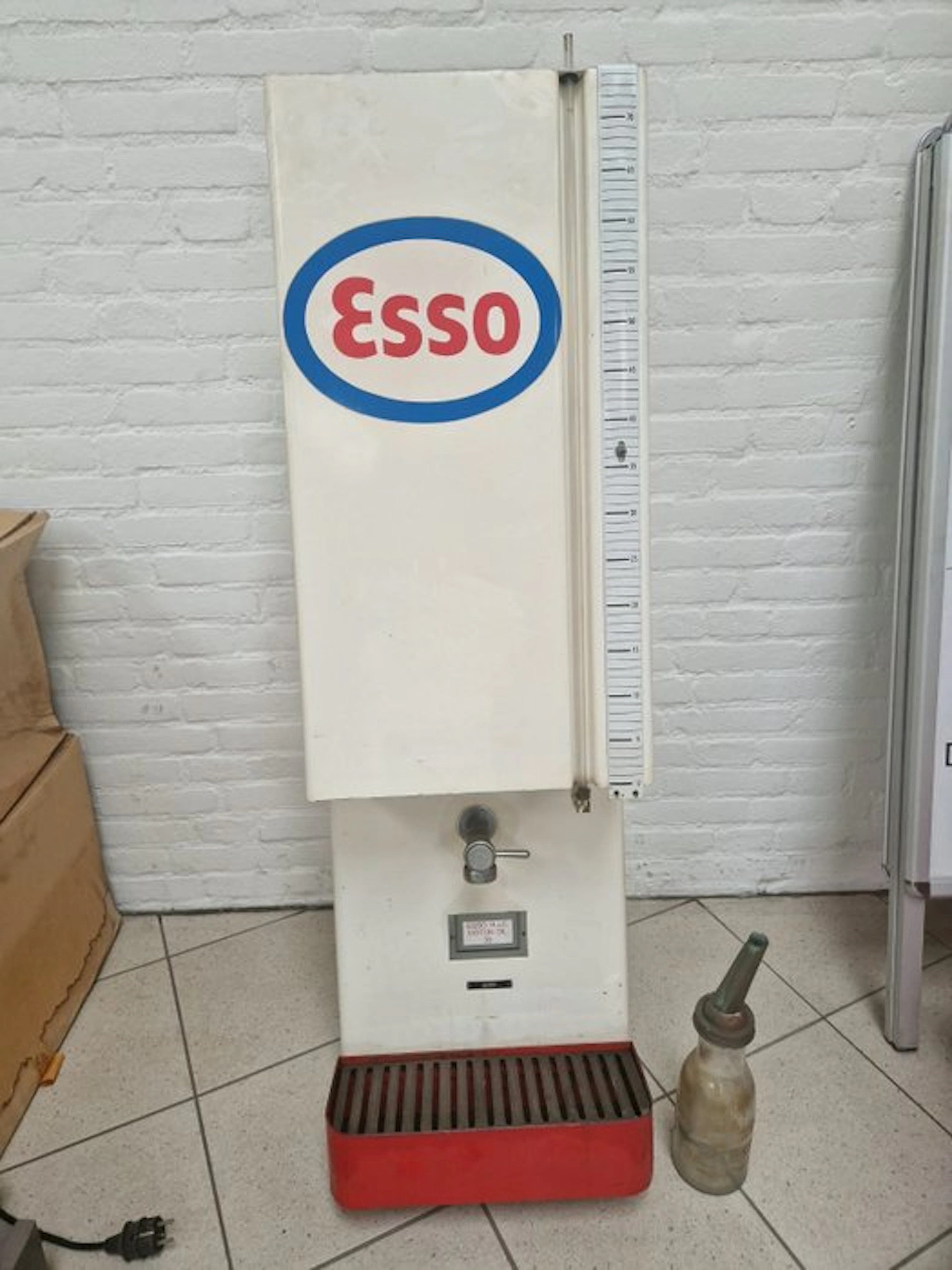 Oil vessel - Iron - Esso