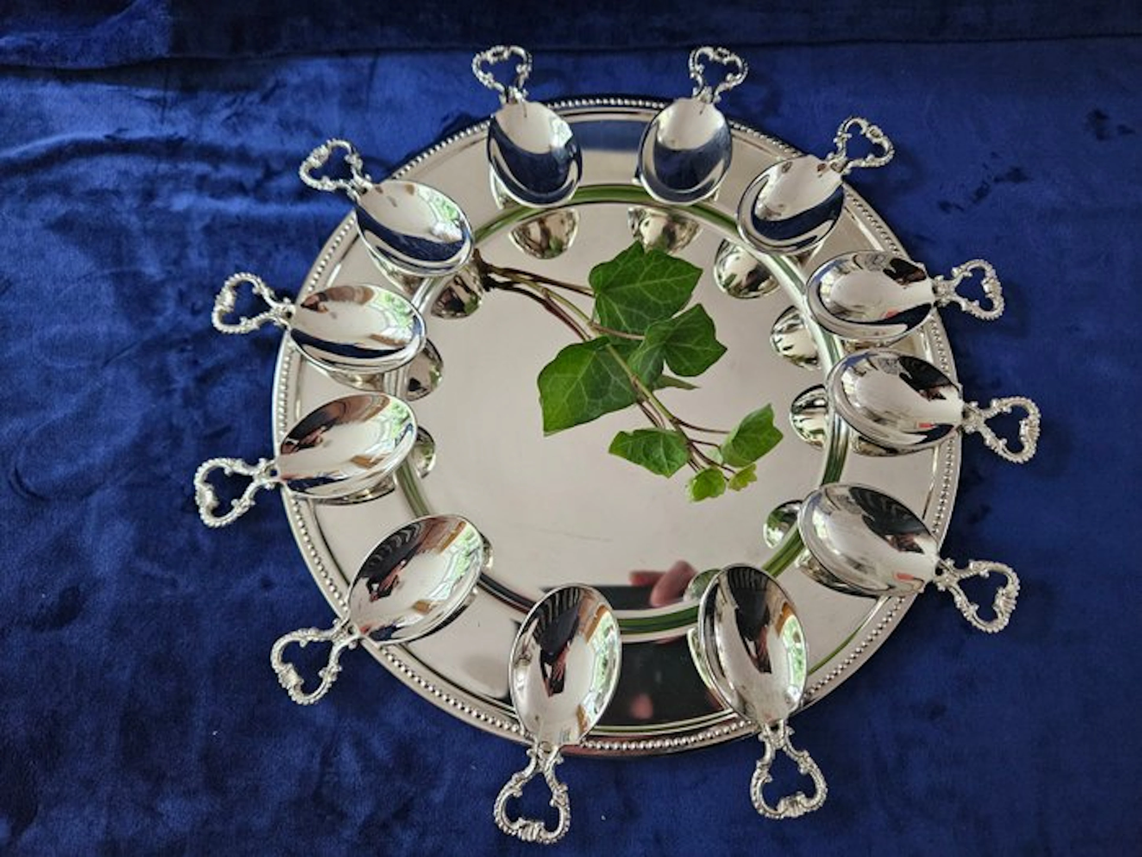 Charger plate (13) - Silverplated - + 12 amuse-bouche spoons