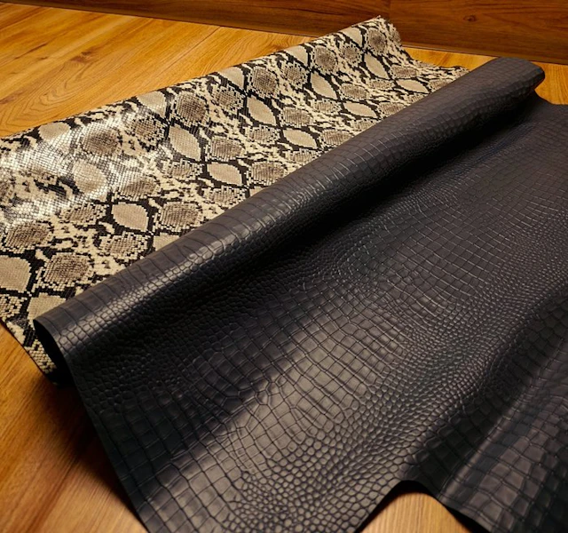 B723 - 410 x 93 cm - Due fantastiche pelli di manifattura...