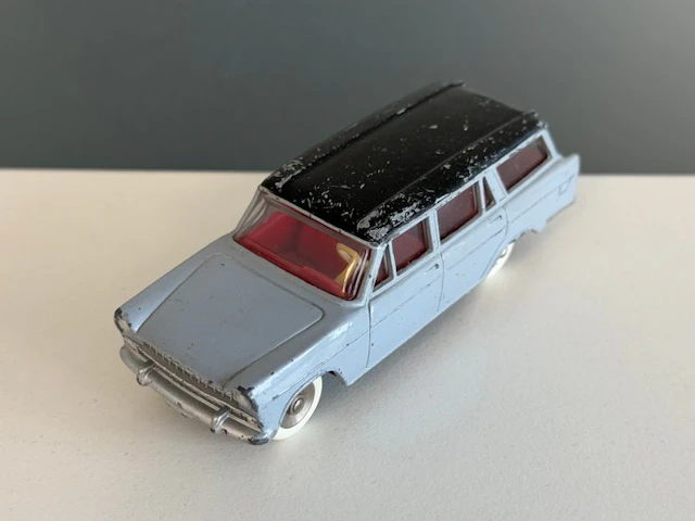 Dinky Toys 1:43 - Model car - Fiat 1800 Familiale Ref 542...