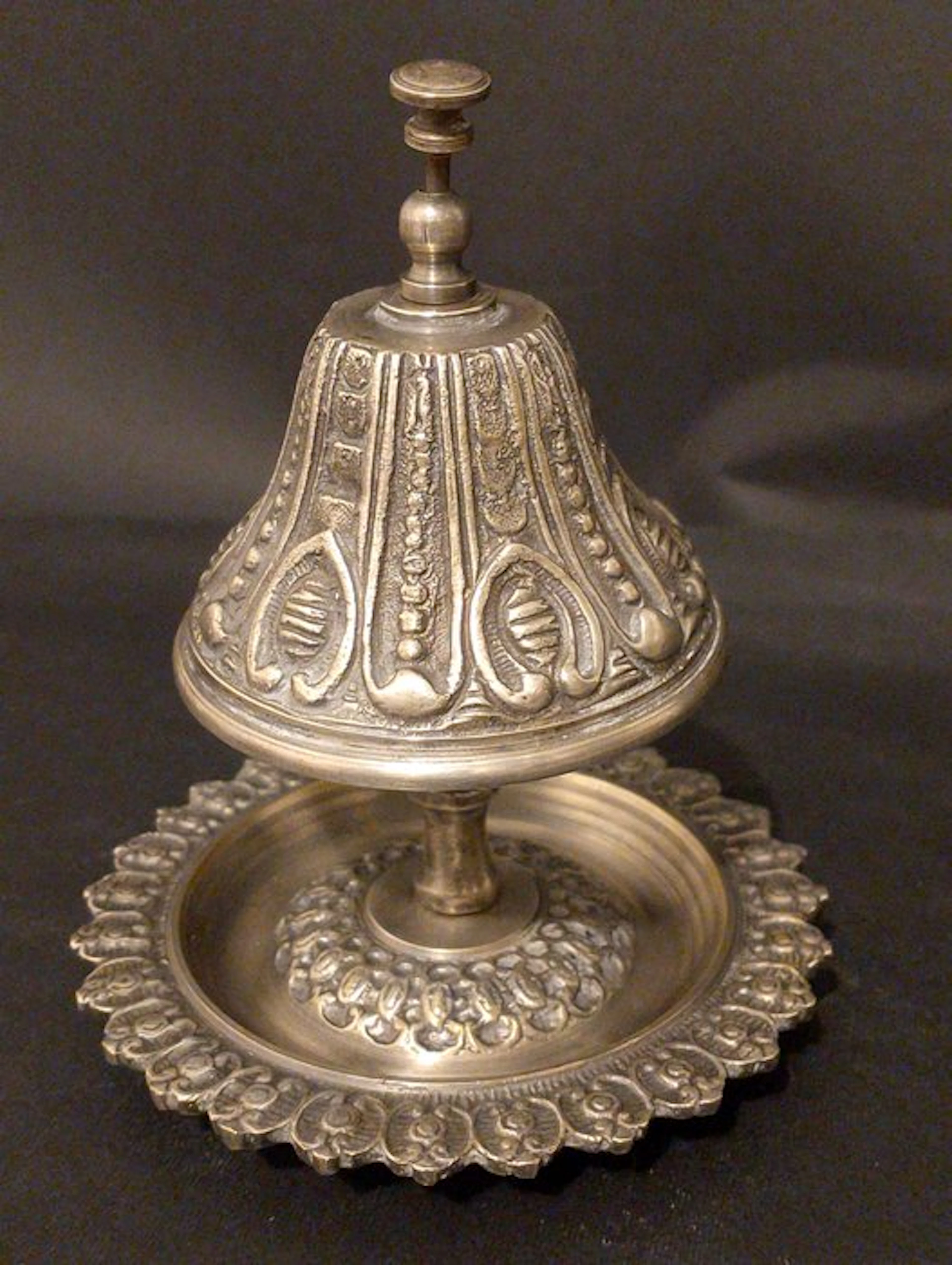 Call bell - Europe - Bronze and silver bell.