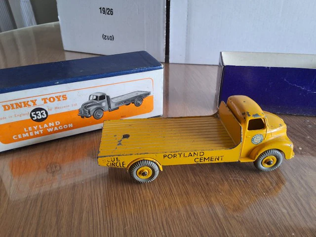 Dinky Toys - Model truck - Leyland Cement Wagon - in the original box