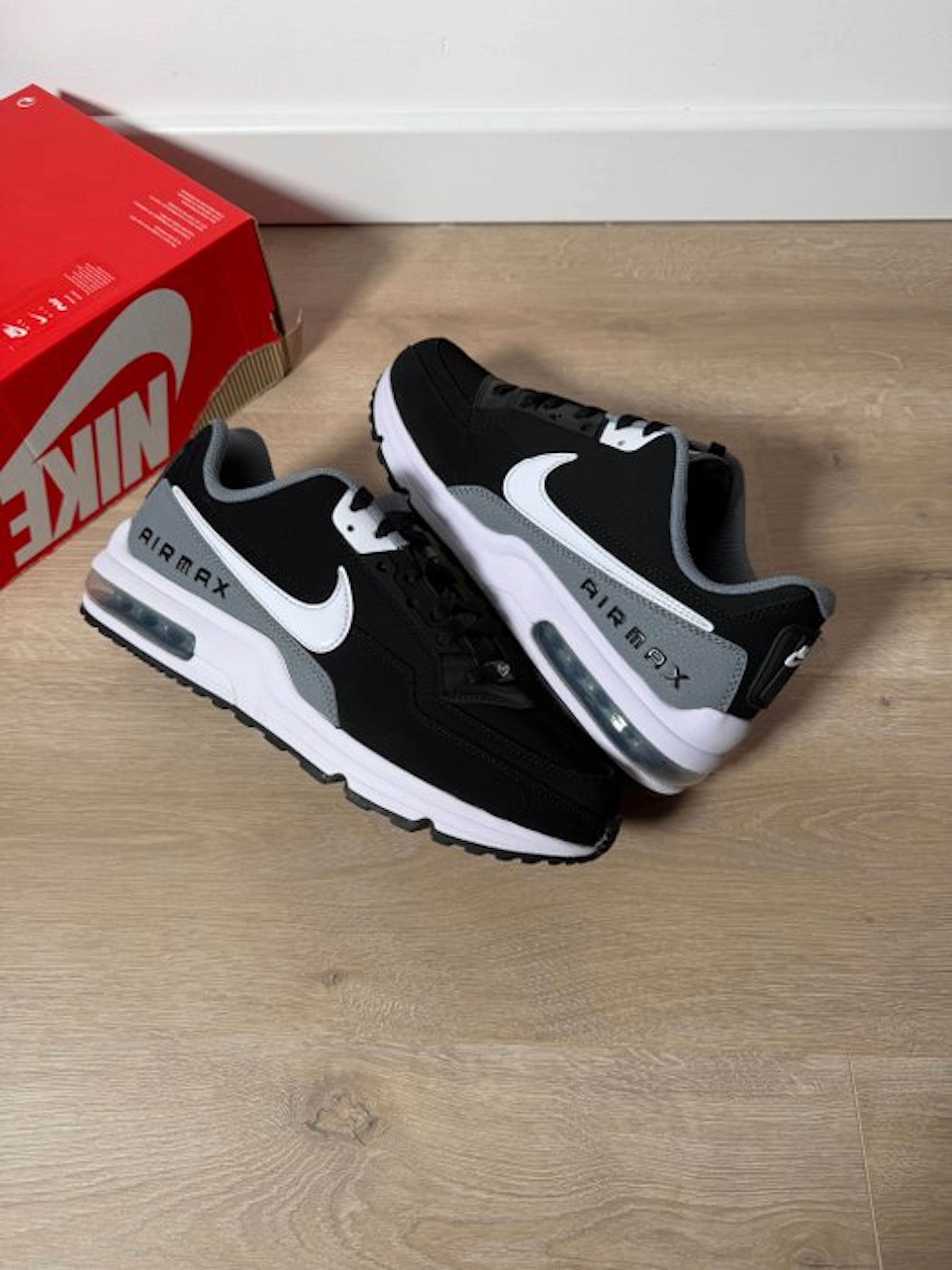 Nike - Sneakers - Size: EU 45.5 - New with tags