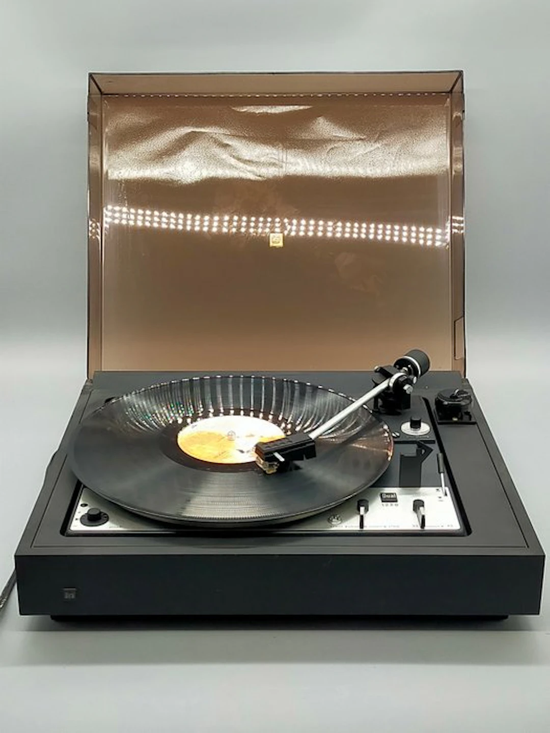 Dual - 1226 Idler-Drive Fully Automatic Turntable