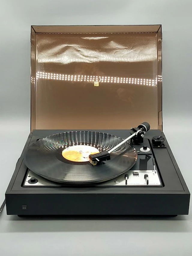 Dual - 1226 Idler-Drive Fully Automatic Turntable
