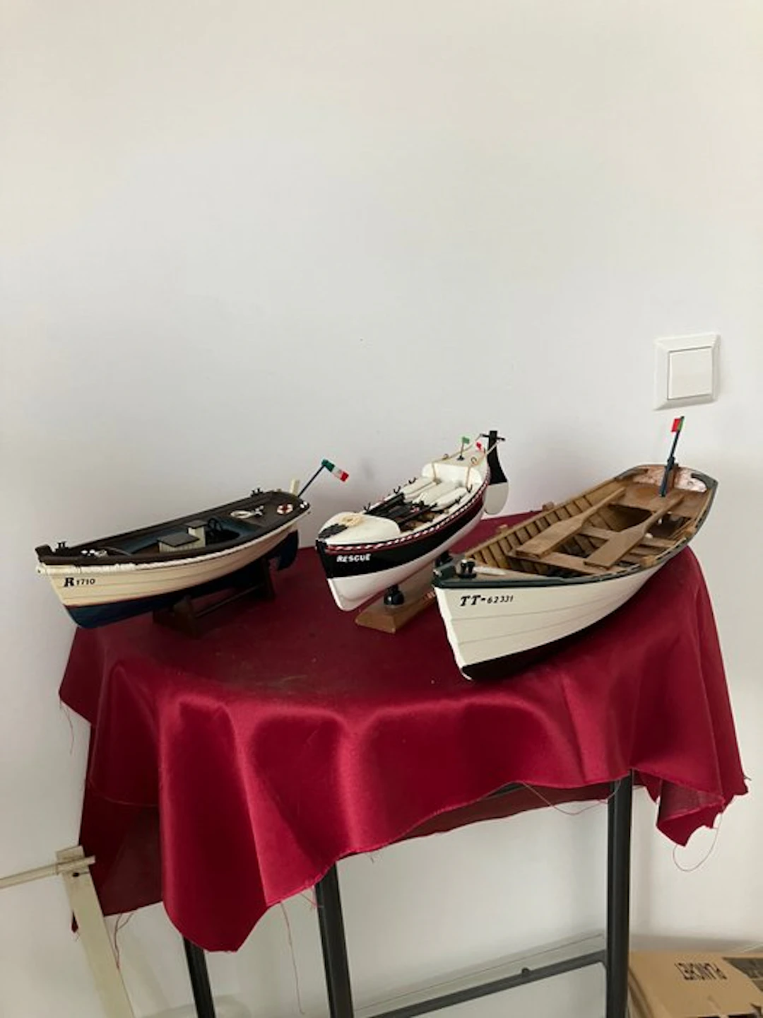 Maritime object (3) - Rescue, R-1710, TT62331 . - wood, plastic- Sloops