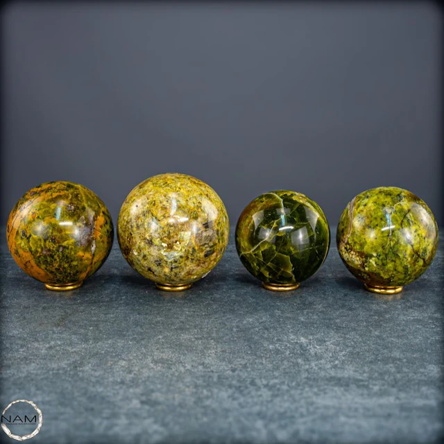 Green Opal Sphere Set – Vivid greens with exceptional texture.- 2006.16 g - (4)