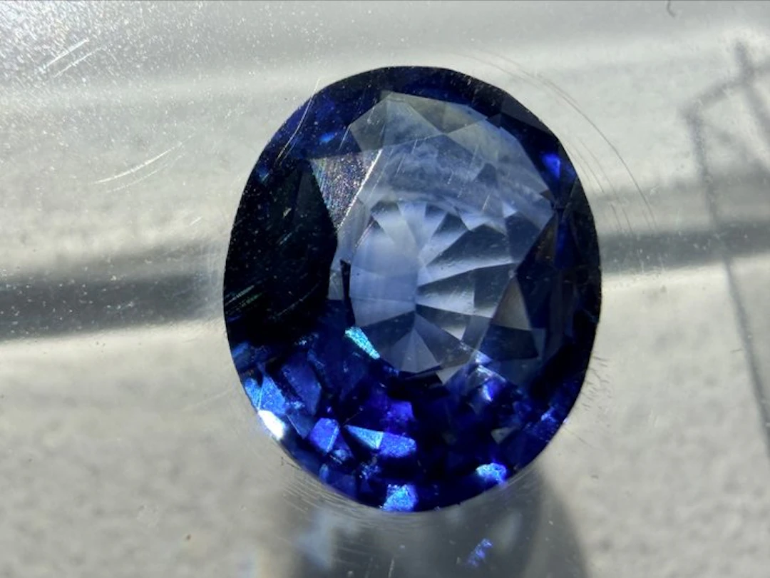 Blue Sapphire - 1.06 ct - Antwerp Laboratory for Gemstone...