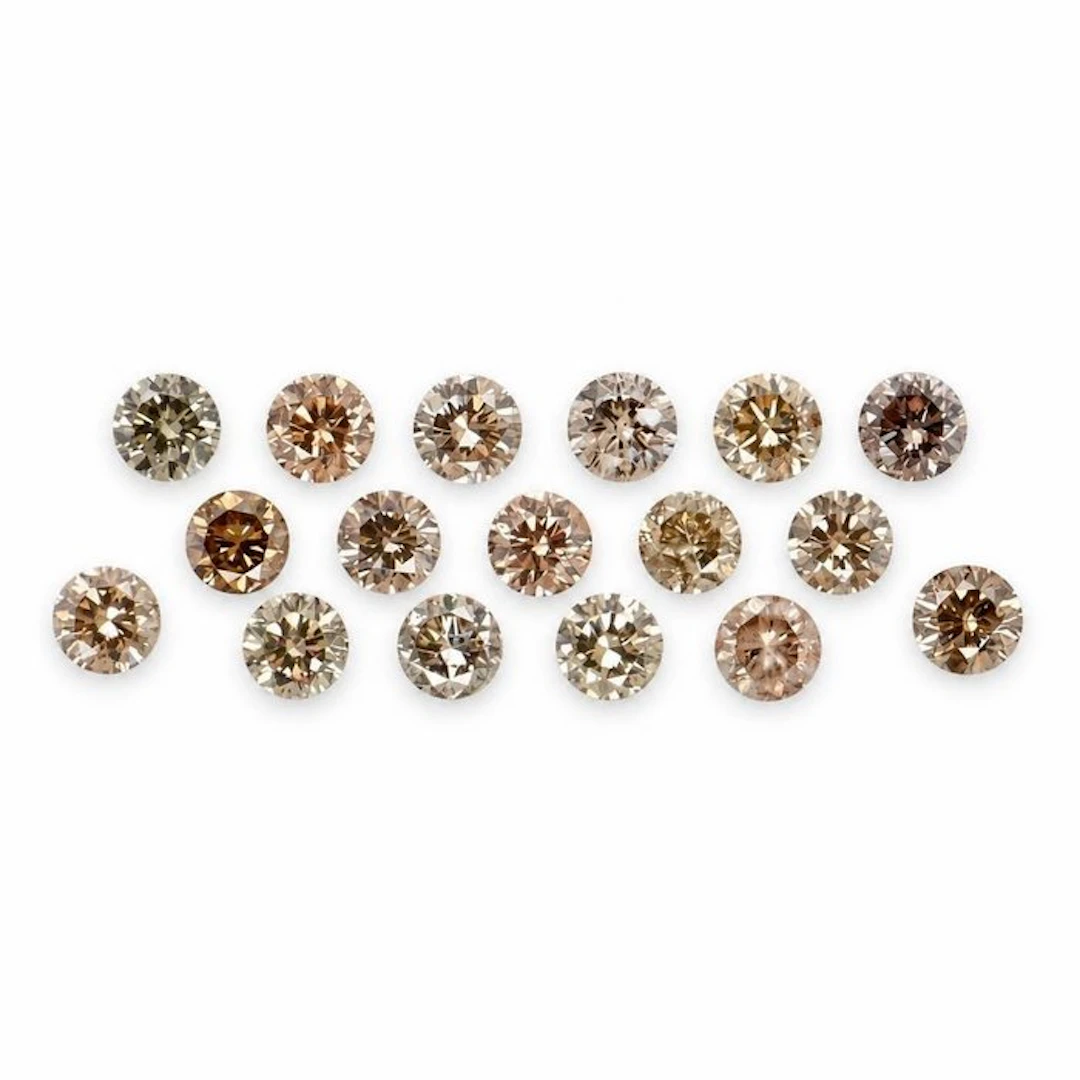 No reserve price - 17 pcs Diamond (Natural coloured)...