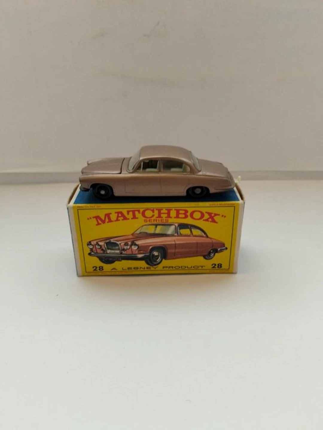 Matchbox 1:87 - Model car (2) - Jaguar Mark Ten nr28 & E-box - Matchbox