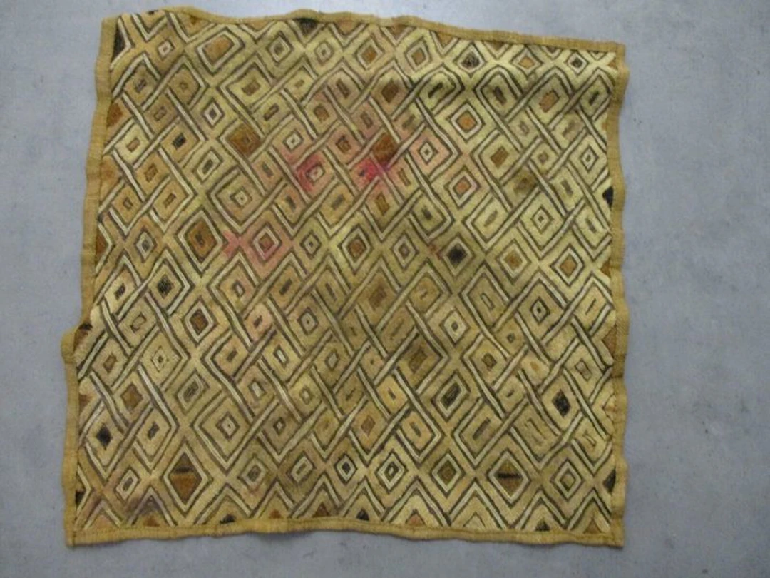 African Raffia fiber carpet from the Kuba people. - Congo. (No reserve price)