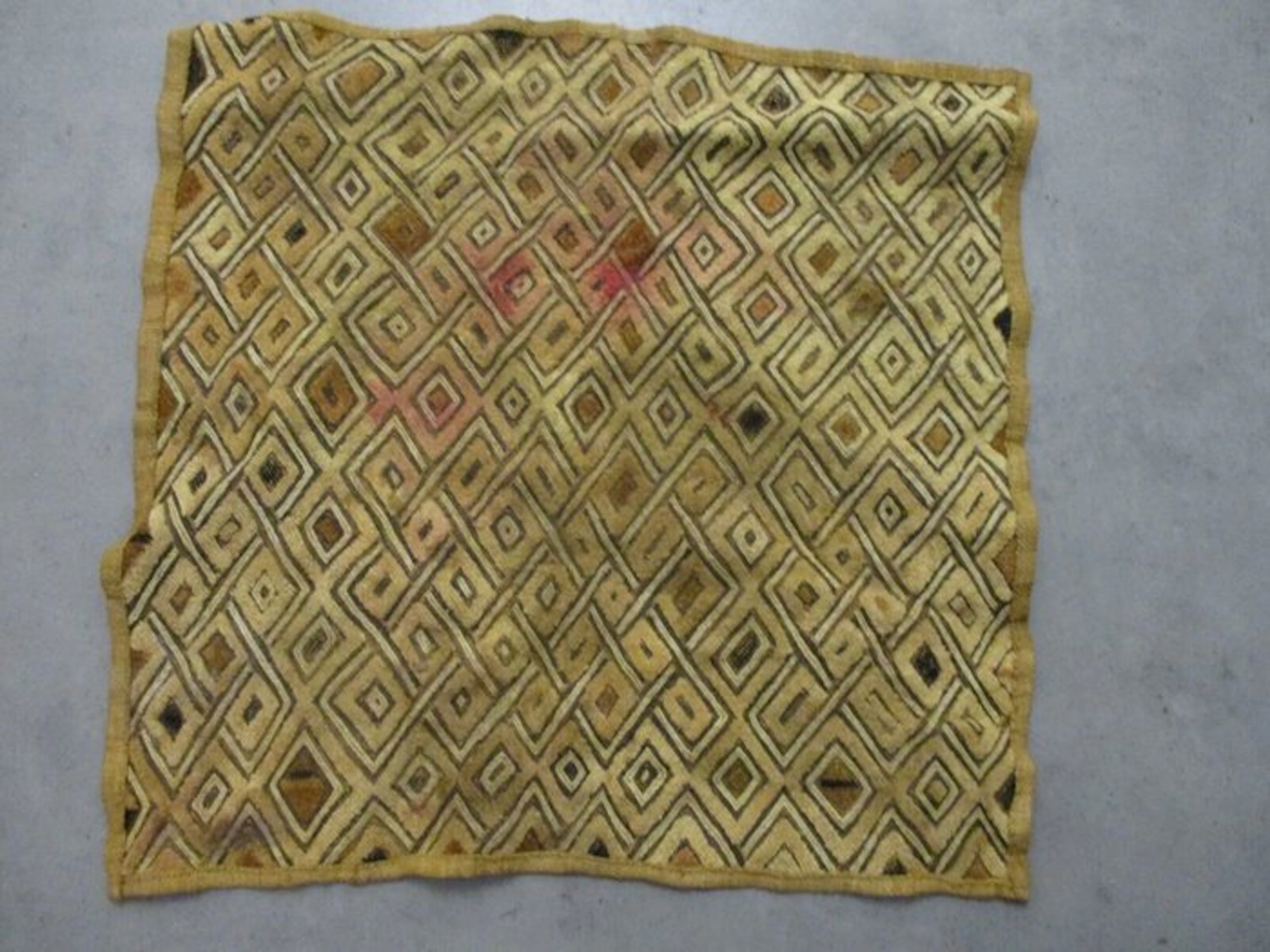 African Raffia fiber carpet from the Kuba people. - Congo. (No reserve price)