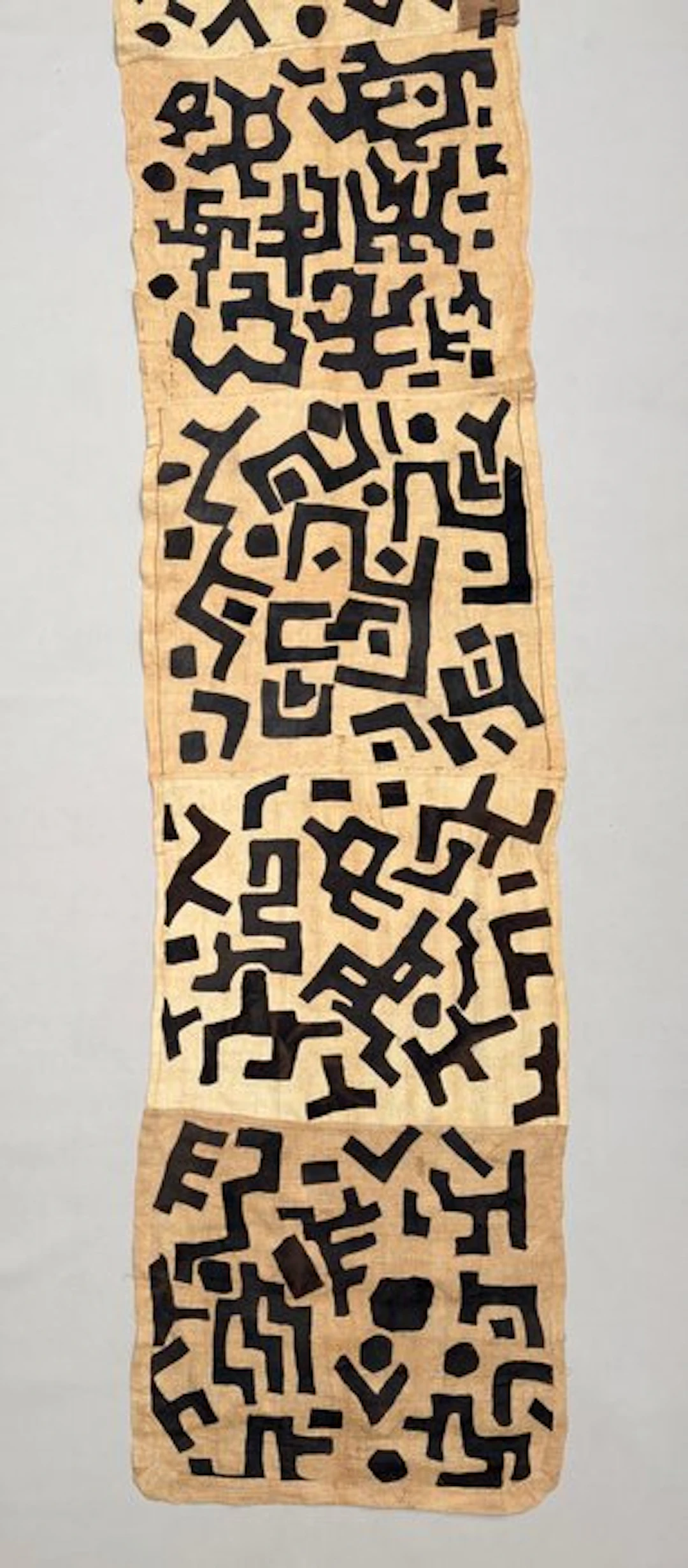 Textile 310 cm. - Kuba - DR Congo (No reserve price)