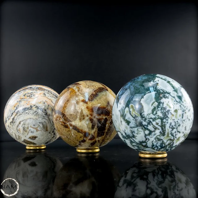 Exclusive mineral sphere trilogy – Moss Agate