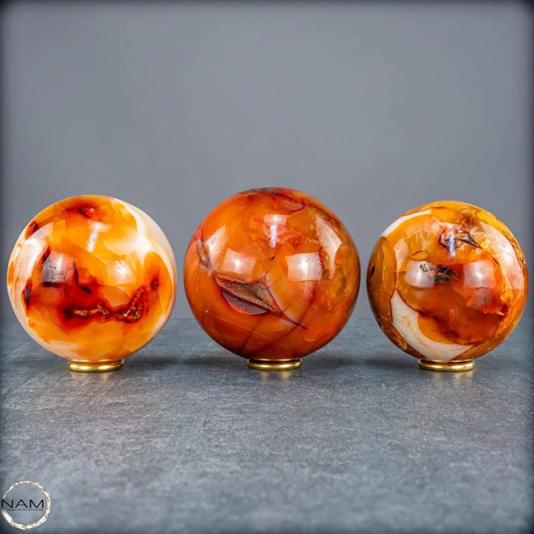 Natural carnelian spheres – Expressive three-piece set...
