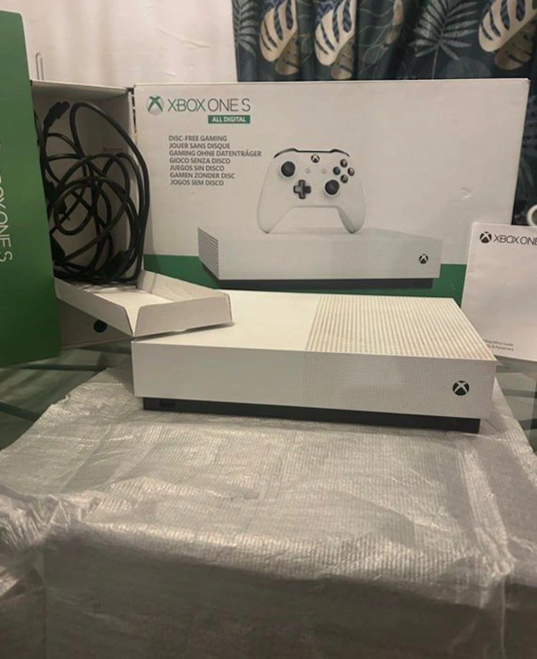 Microsoft - Xbox One S All Digital Edition - LOT : Xbox...