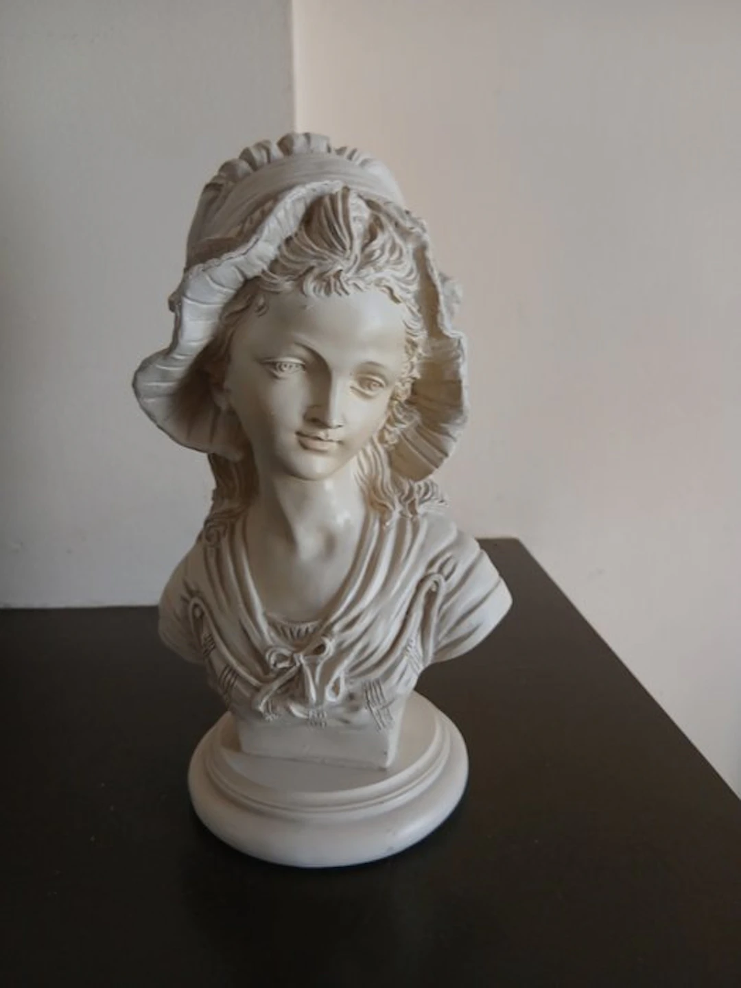 Statuette, Jongedame - 25 cm - P