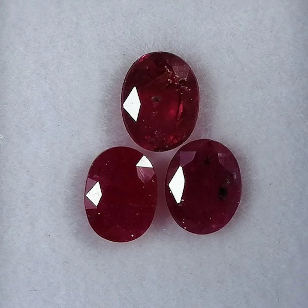 3 pcs Red Ruby - 2.69 ct - Instituto Gemólogico Español (IGE) - Do not heat