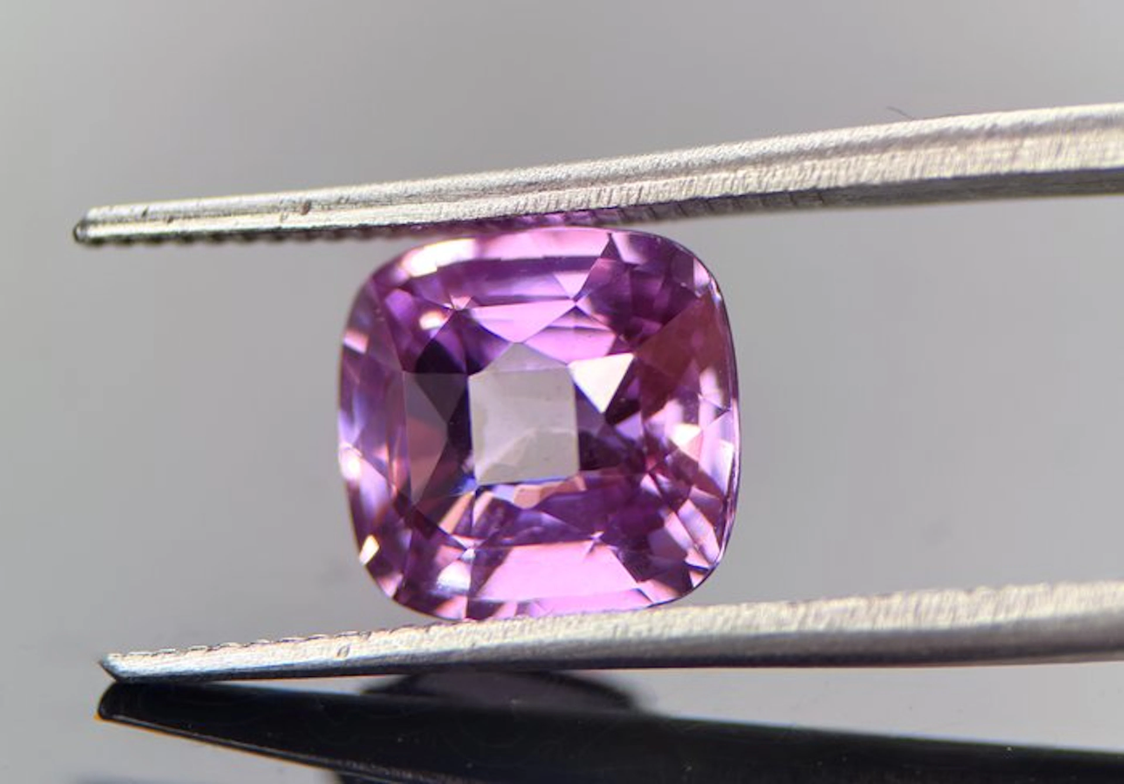 Purple, Pink Sapphire - 3.70 ct - Gem research Swiss Lab...