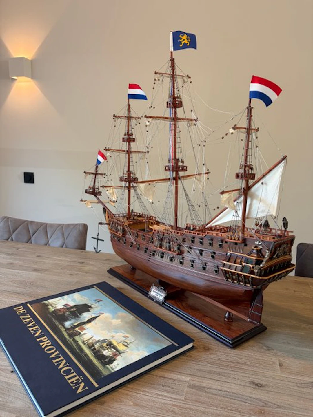 Model ship (2) - De Zeven Provinciën scheepsmodel met...