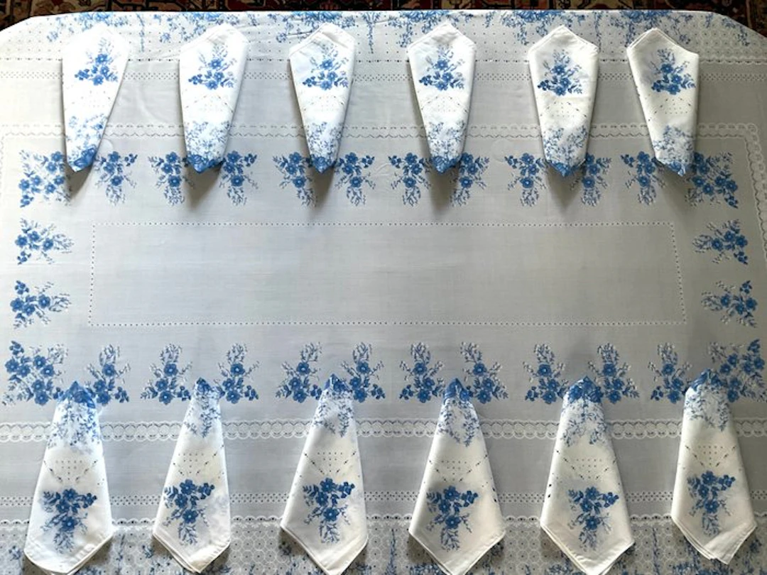 Mid XXth Century cotton voile table linen with 12...