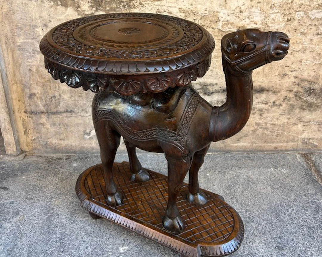 Asiatico - Anglo-Indiano - Centre table - Camel Coffee Table - Wood