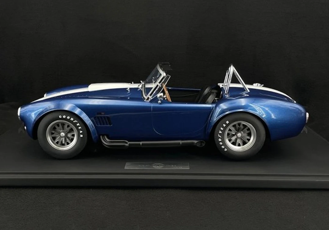 GT Spirit 1:8 - Model car - Shelby Cobra 427 S/C - Limited edition 300 pcs