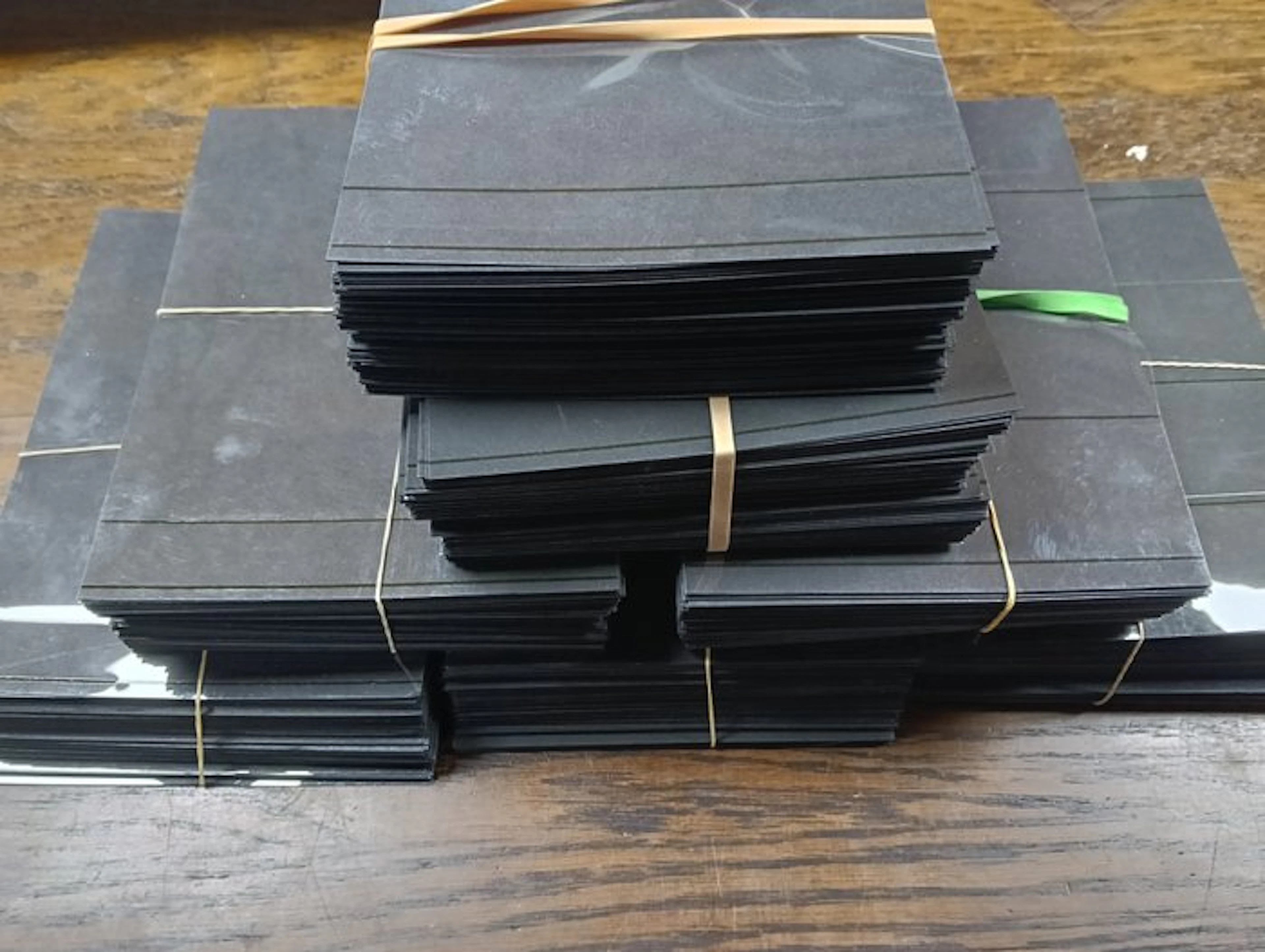 World - 700 neatly used insert cards from year sets