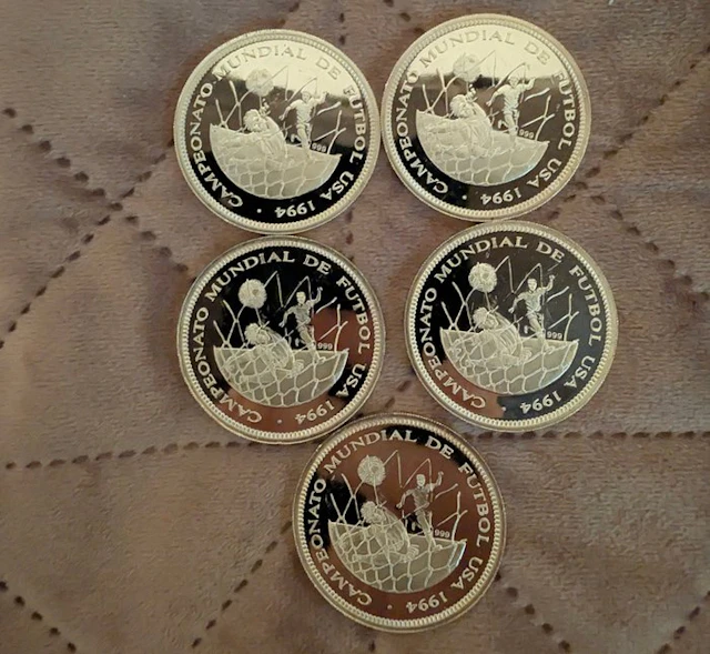 Equatorial Guinea. 7000 Francos 1994, 5 x Coins (No reserve price)