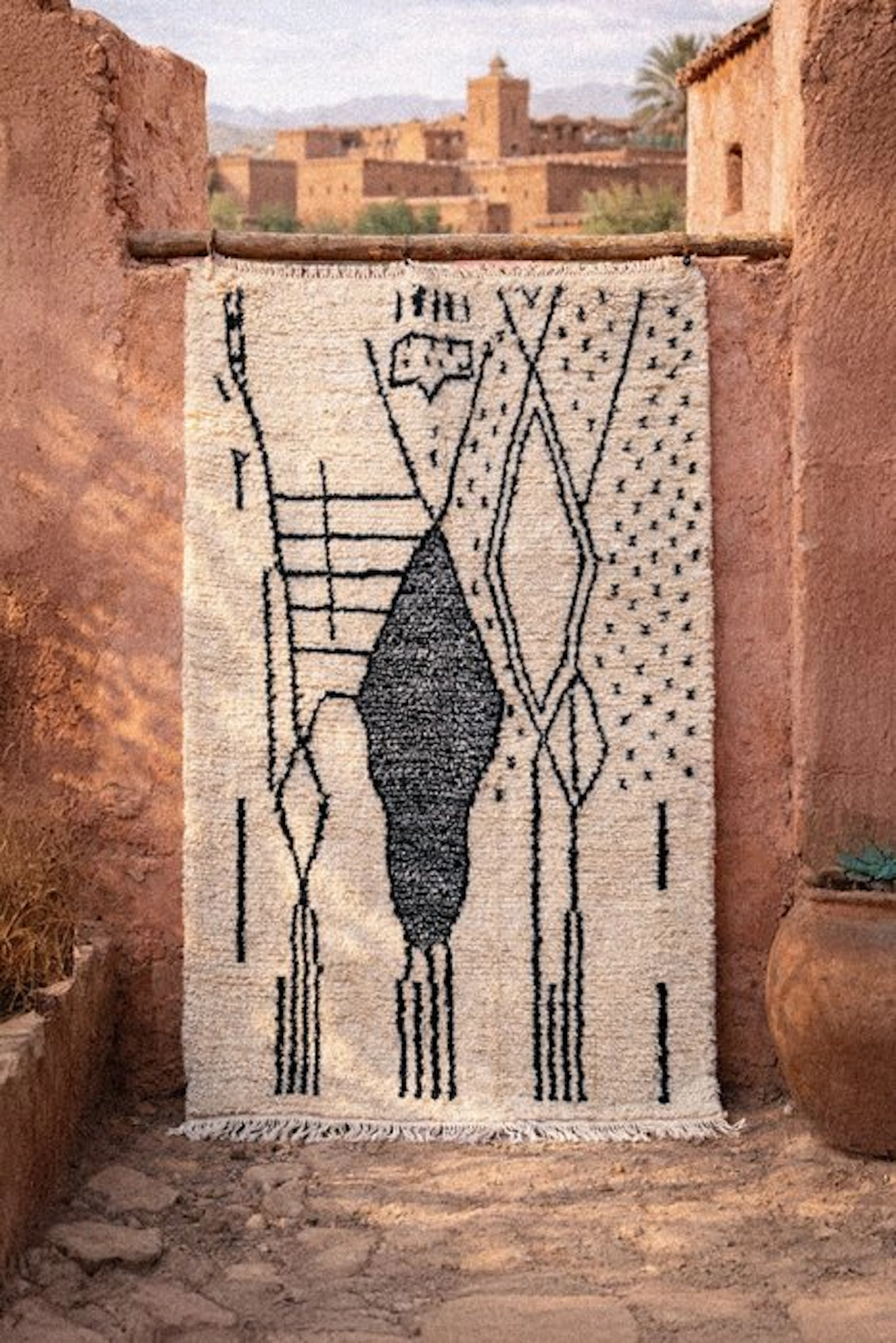 Karpet - Handmade Berber Beni Ouarain rug with geometric patterns