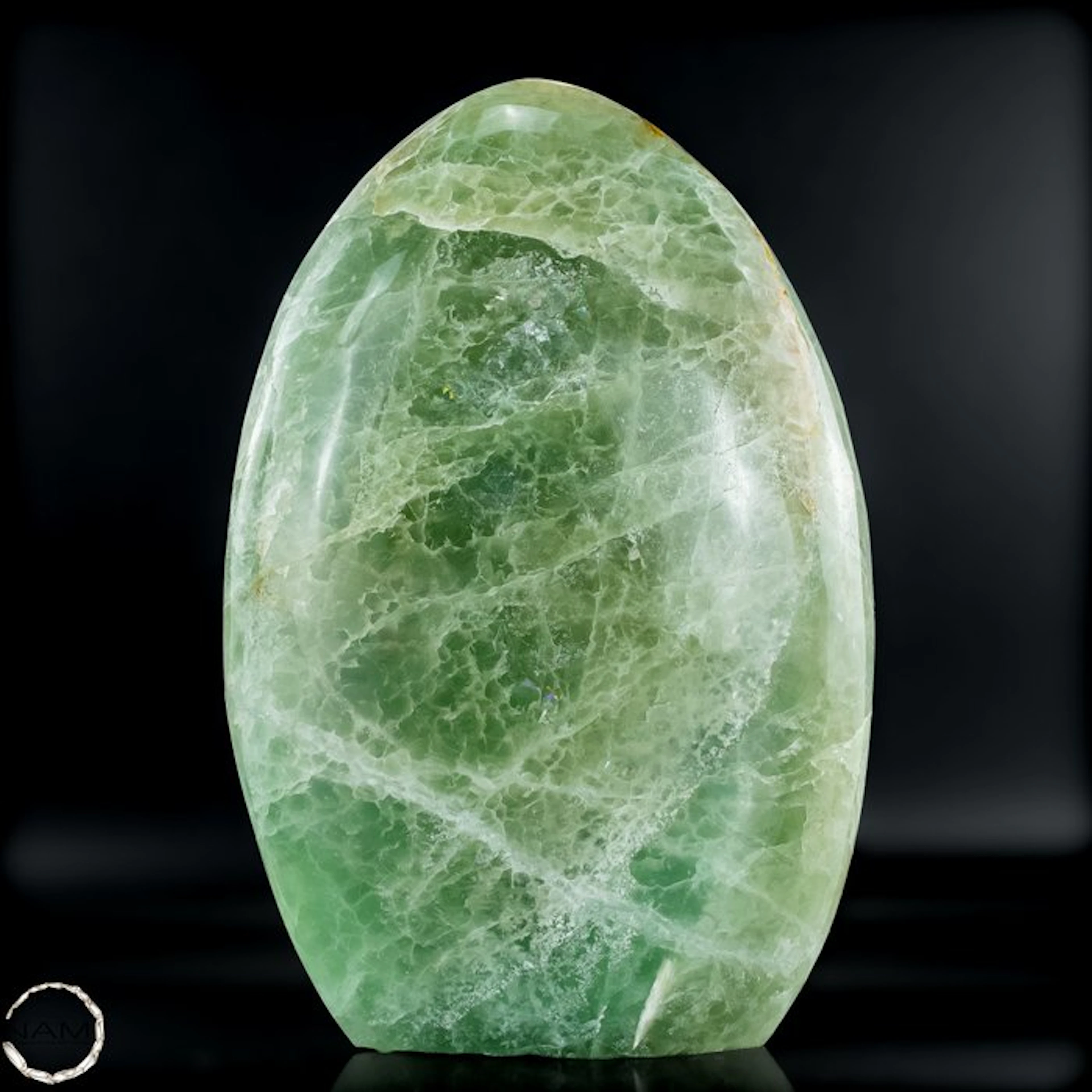 UV-reactive fluorite freeform – Fascinating color display...