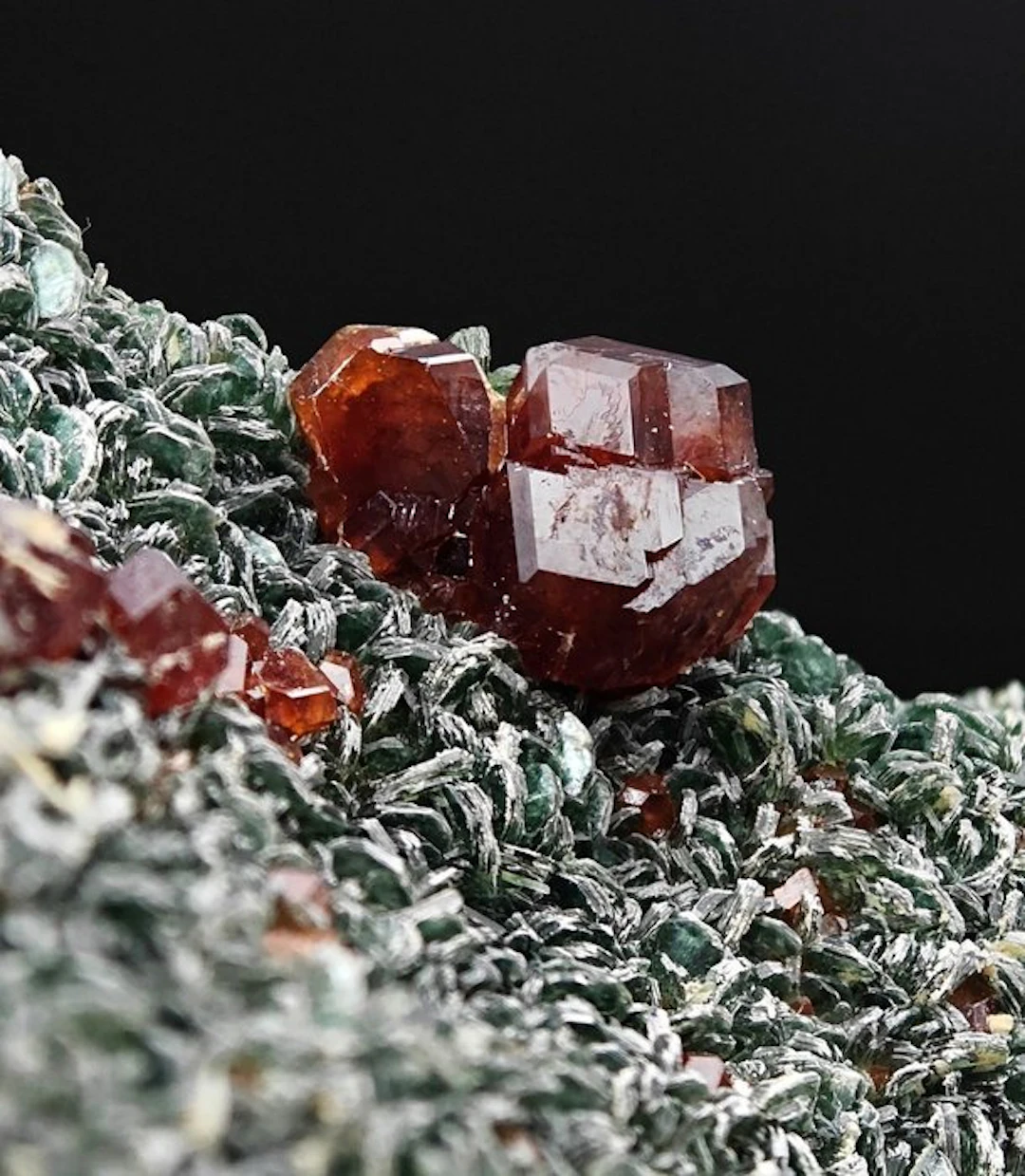 ALPINO, AESTHETIC RED ESSONITE with GREEN CLINOCHLORE...