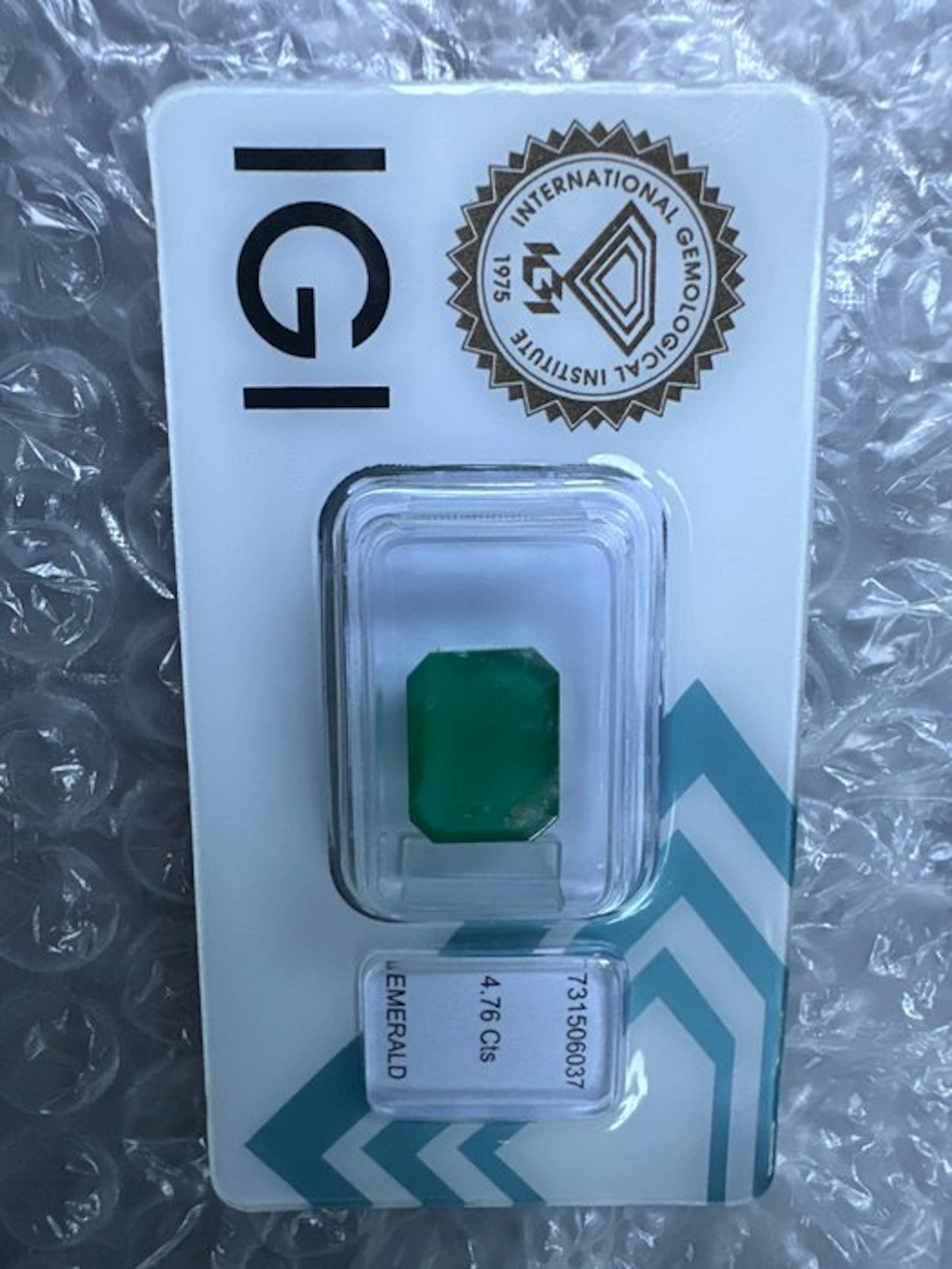 1 pcs Green Emerald - 4.76 ct - International Gemological Institute (IGI)