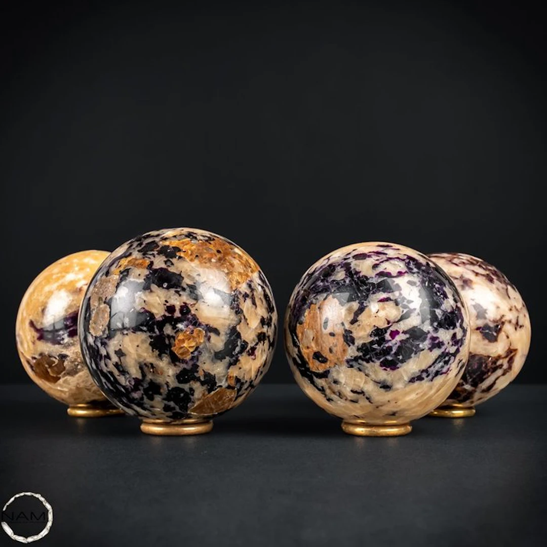 Fluorite & Calcite – Exclusive sphere set with a fascinating play of colors