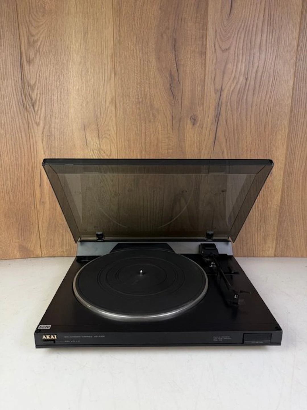 Akai - AP-A305 Turntable