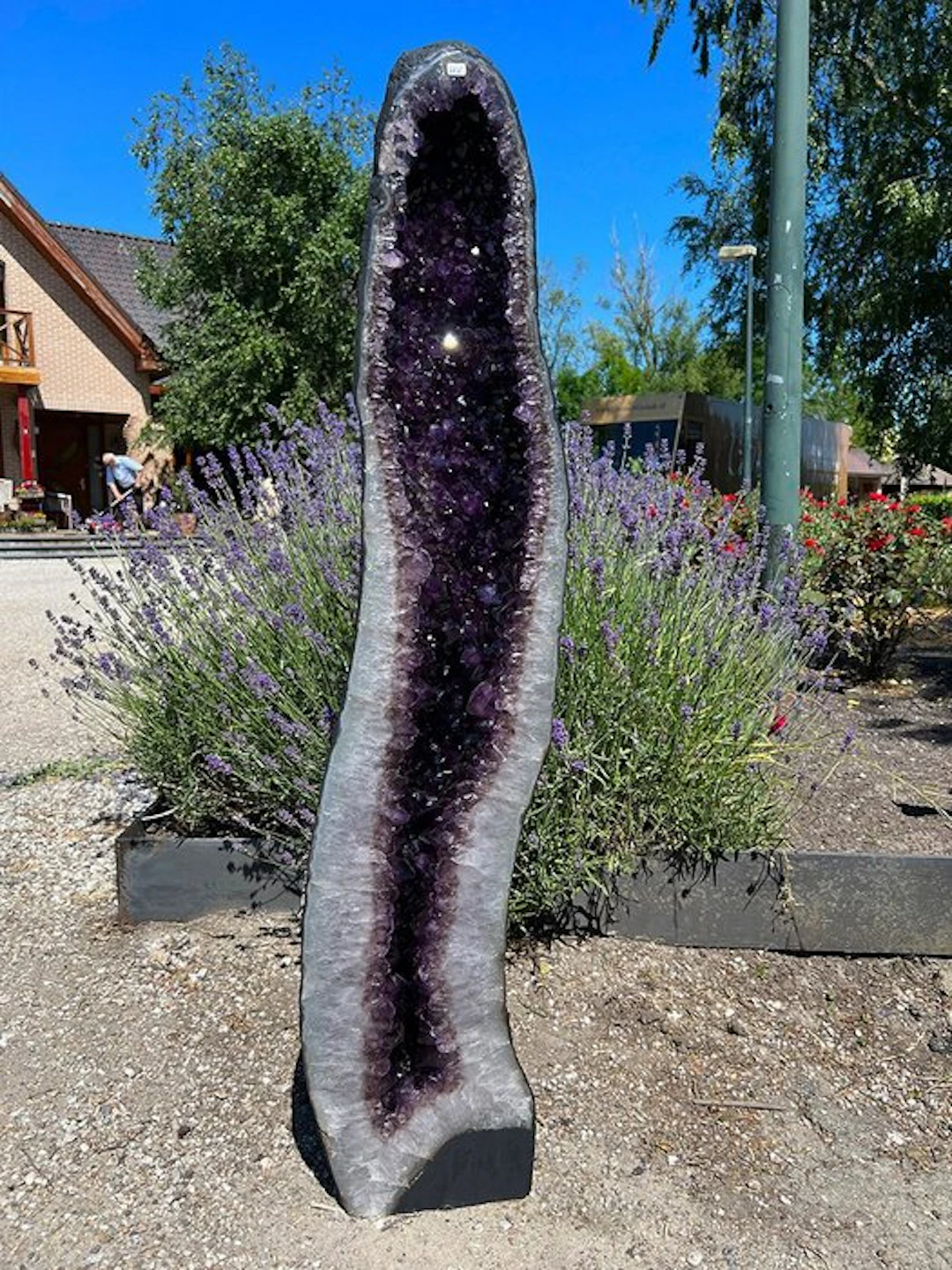 Amethyst Geode - Height: 113 cm - Width: 24 cm- 64 kg - (1)