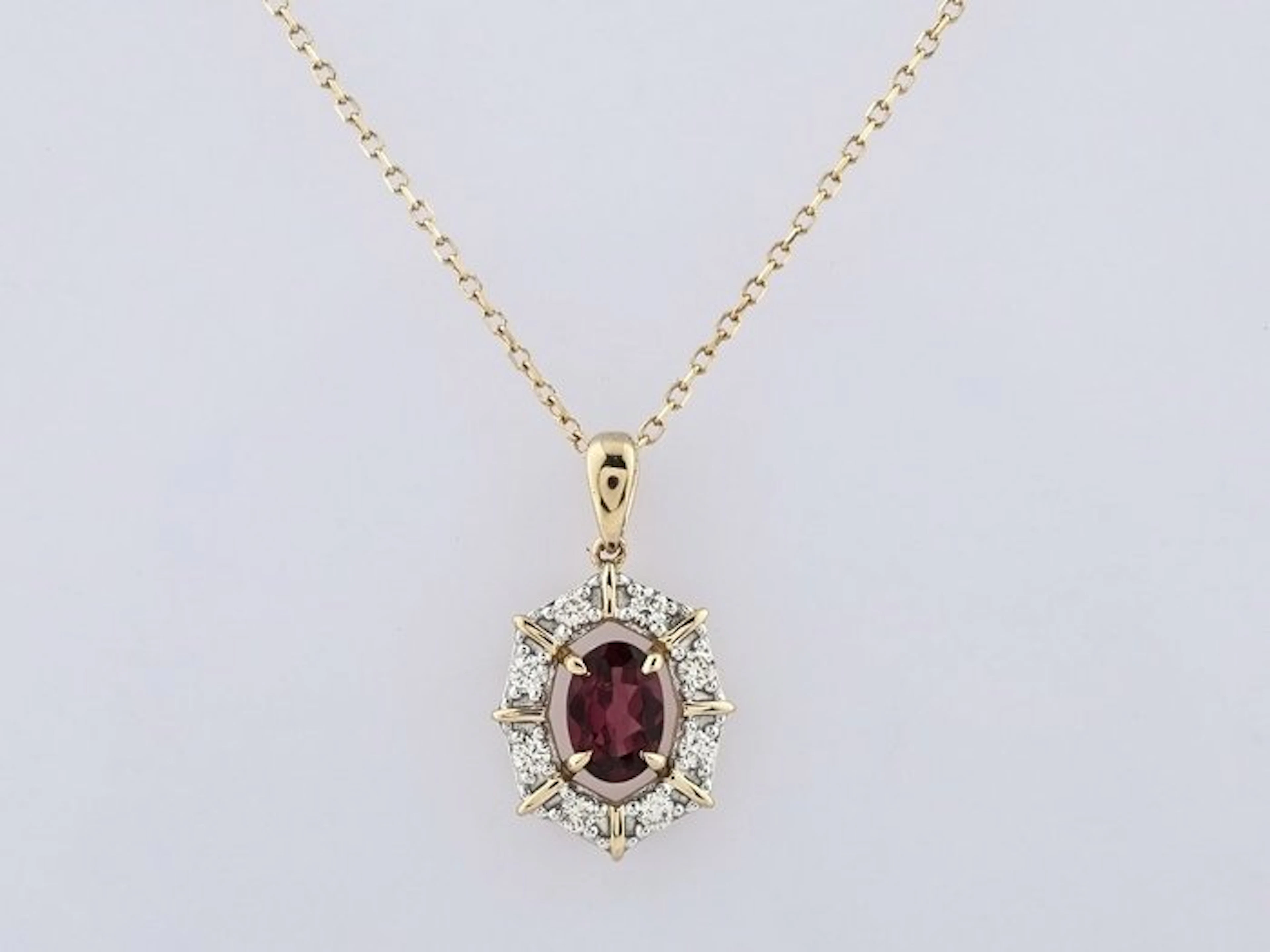 Necklace with pendant - 14 kt. Yellow gold - 0.67ct. tw. Rhodolite - Diamond