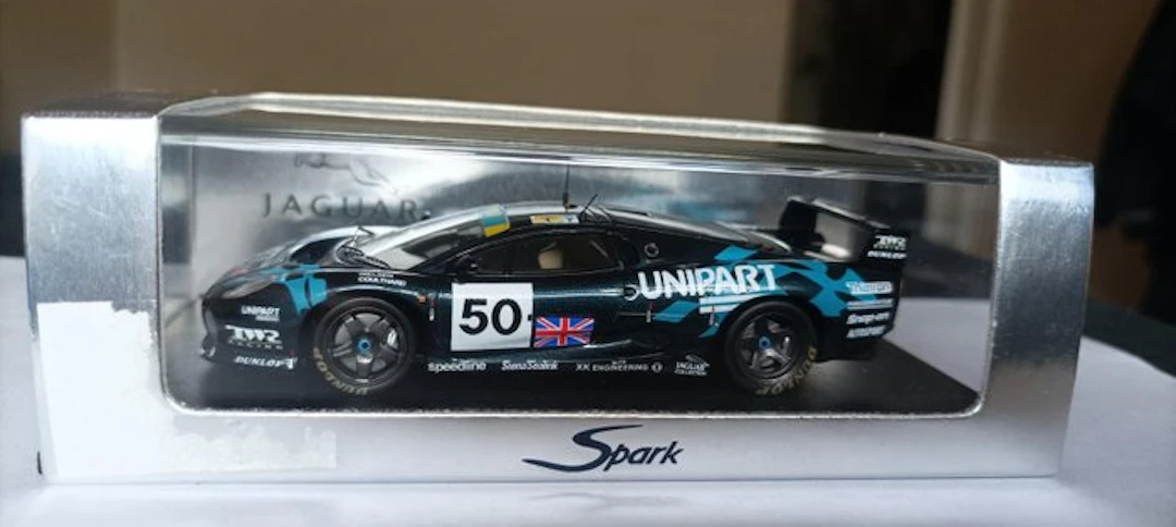 Spark 1:43 - Model car - Jaguar XJ220 n°50 Le Mans 1993