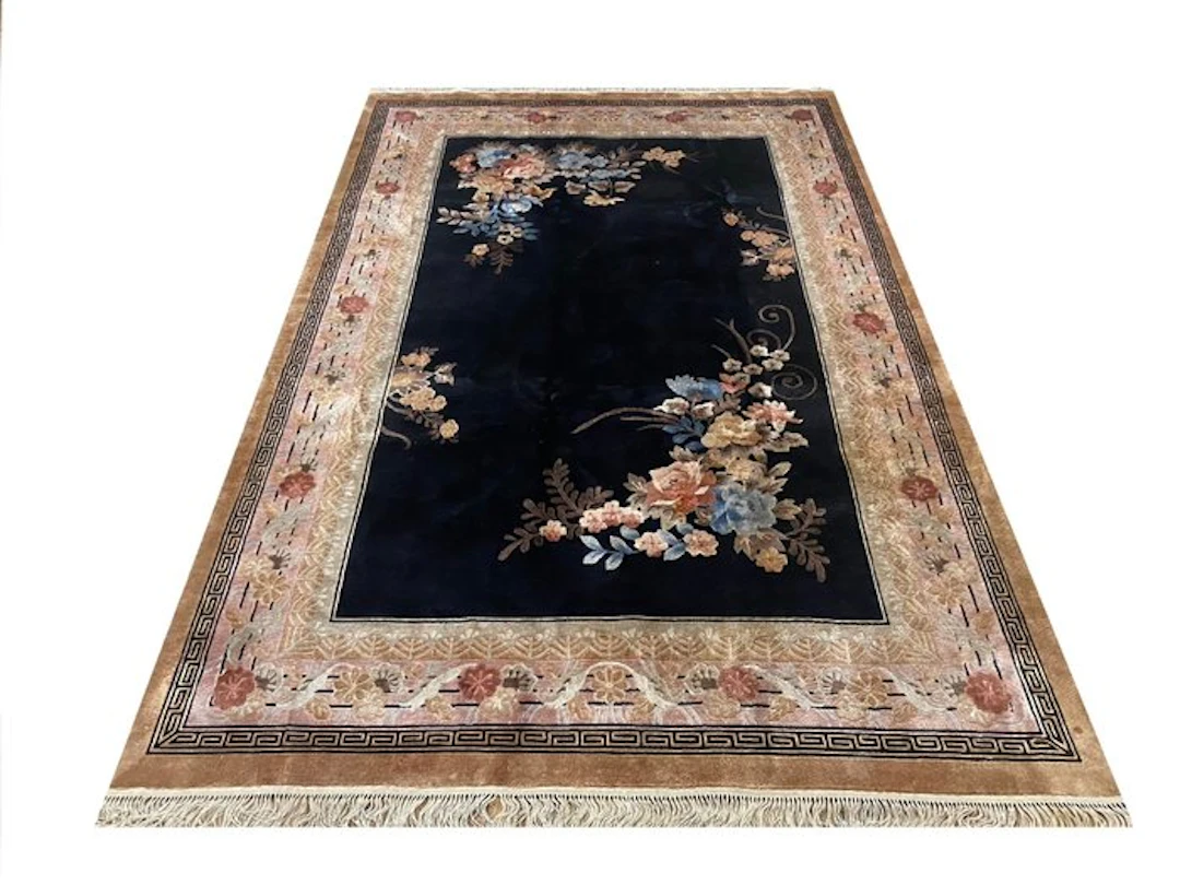 A carpet with a lot of silk. - Rug - 276 cm - 187 cm