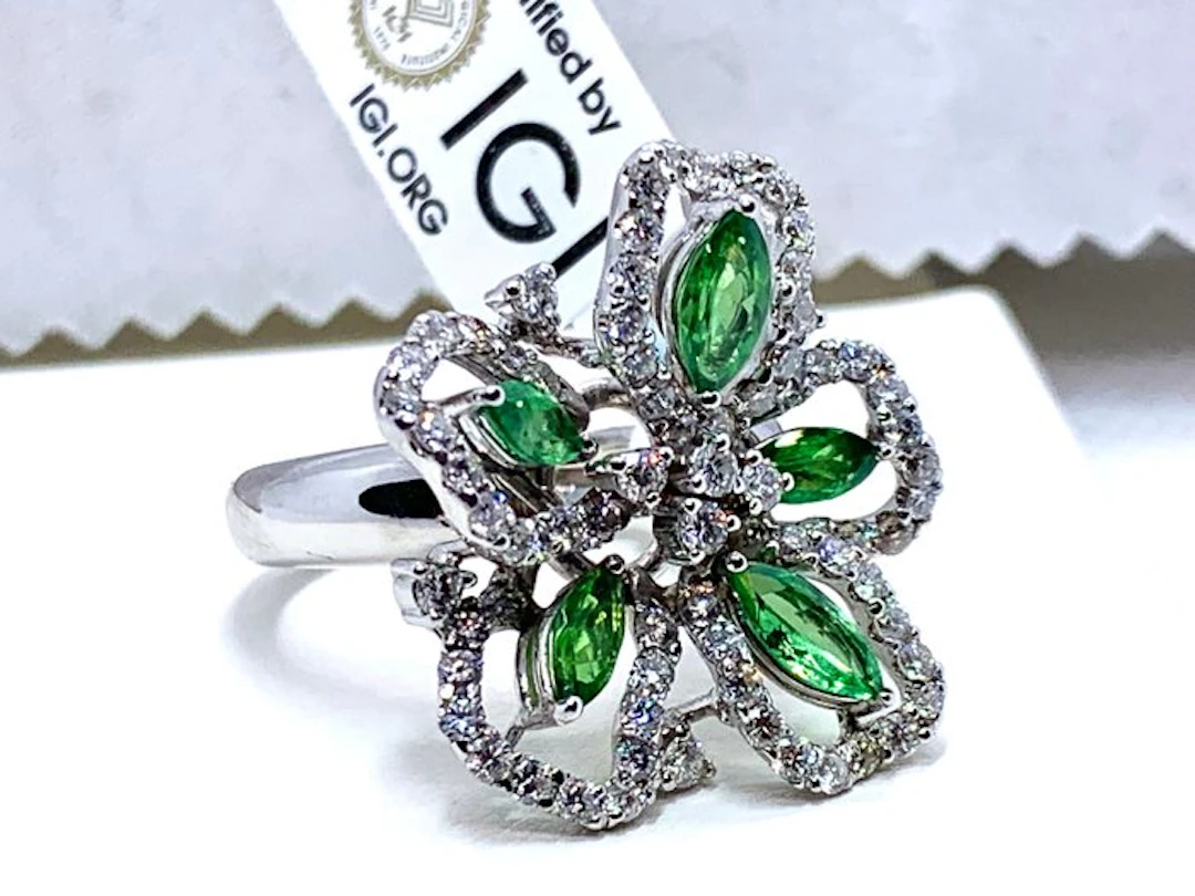 Statement ring - 18 kt