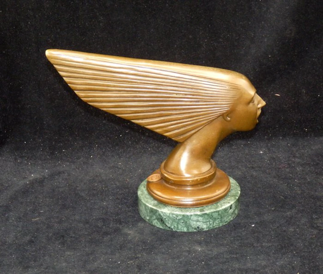 After Lalique - Sculpture