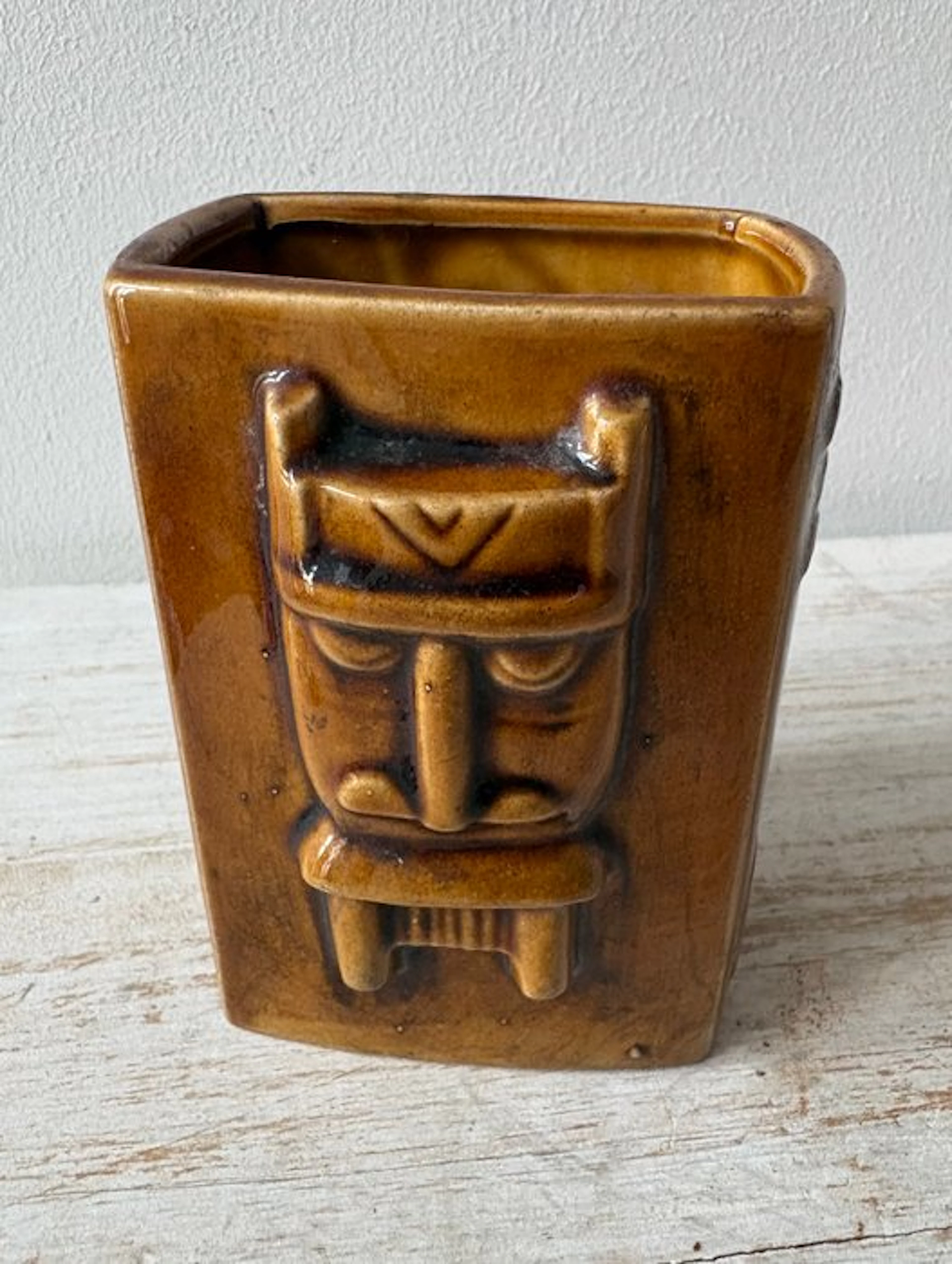 Air Afrique - Proceram - Cigarette holder - With relief figures - Ceramic