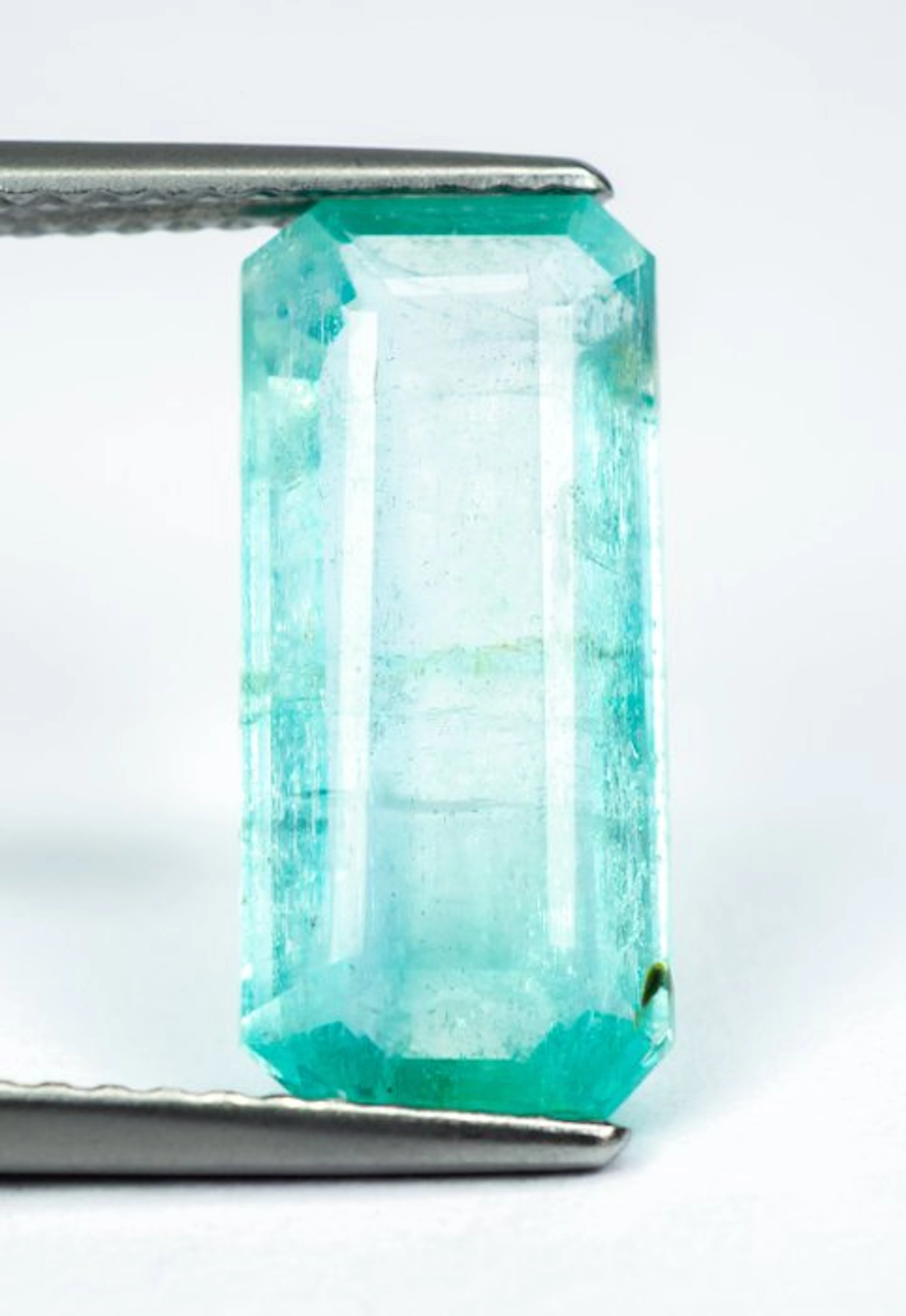 No reserve price Green Emerald - 3.30 ct - International...