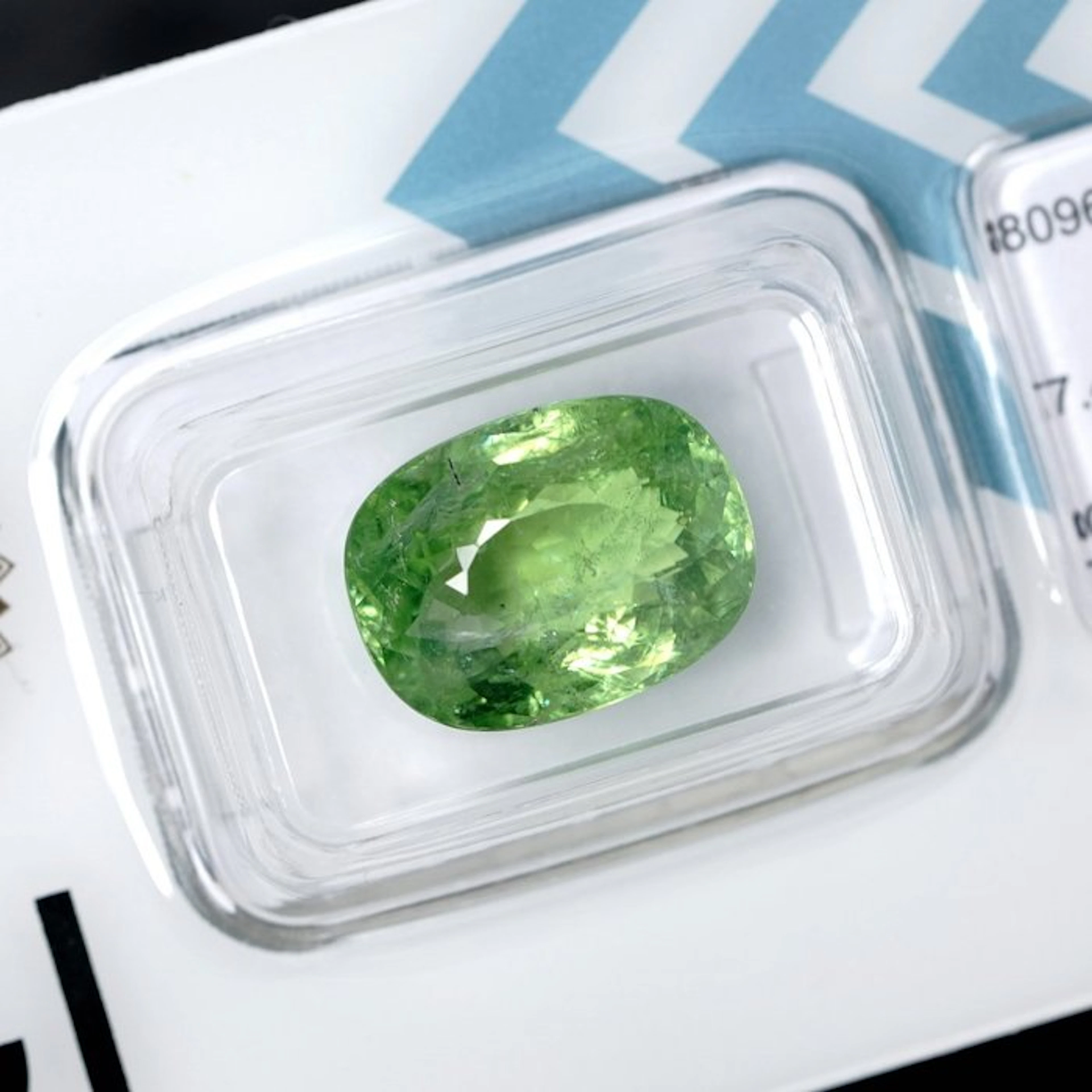 No reserve price - 1 pcs Green Tourmaline paraiba - 7.40...
