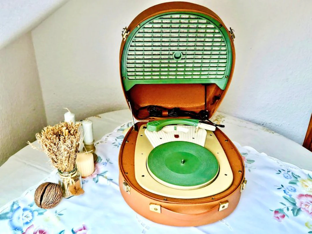 Philips - NG 1361 / 4-Speed Portable Tube/Valve Gramophone Record player