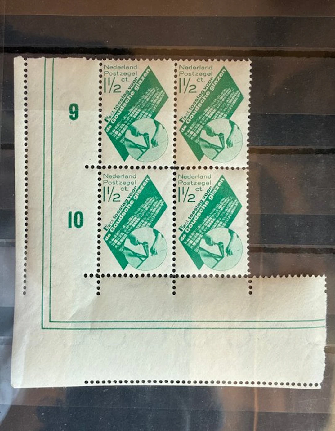 Netherlands 1931 - Gouda glass beads 1½ + 1½ cent green...
