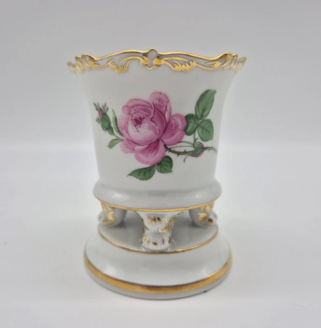 Meissen - Kleine Prunkvase Rote Rose, 1. Wahl - Vase - Porcelain